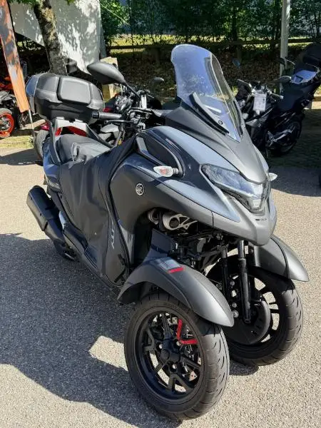 TRICITY 300