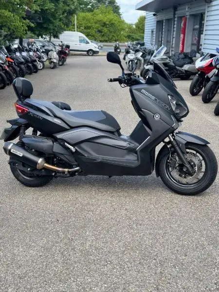 XMAX 400