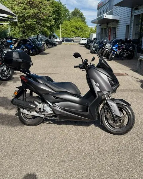 XMAX 125