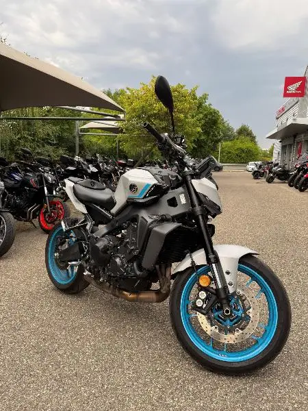 MT09