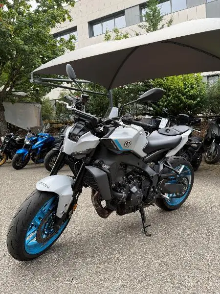 MT09