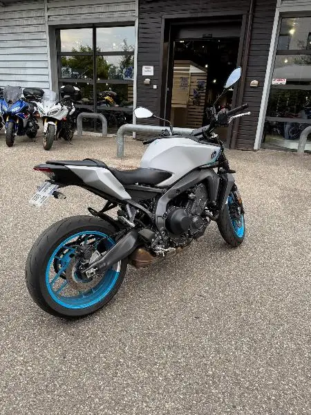 MT09