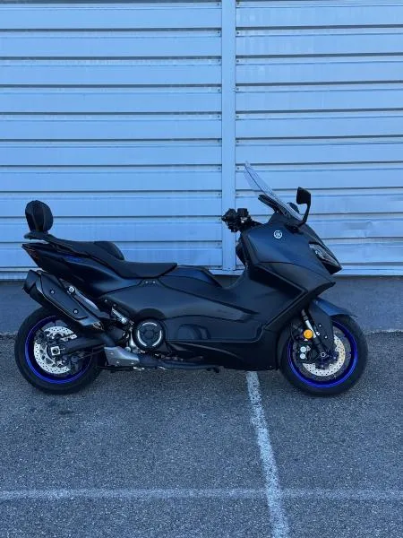 XP TMAX 560