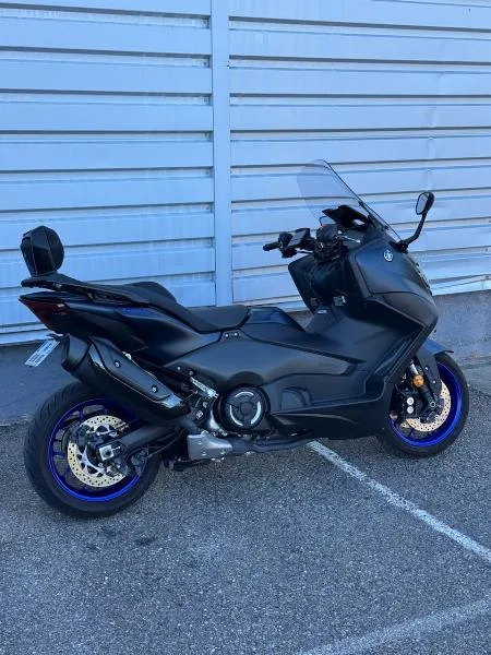XP TMAX 560