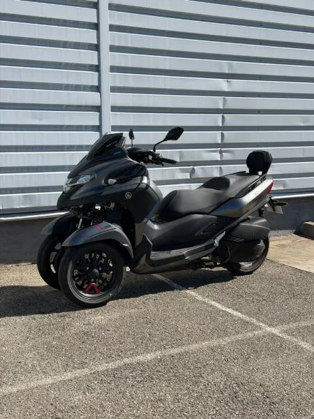TRICITY 300