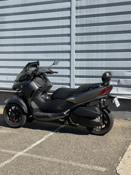 TRICITY 300