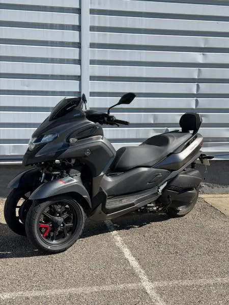 TRICITY 300