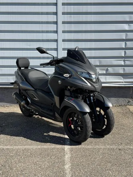 TRICITY 300