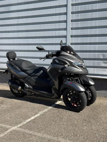 TRICITY 300