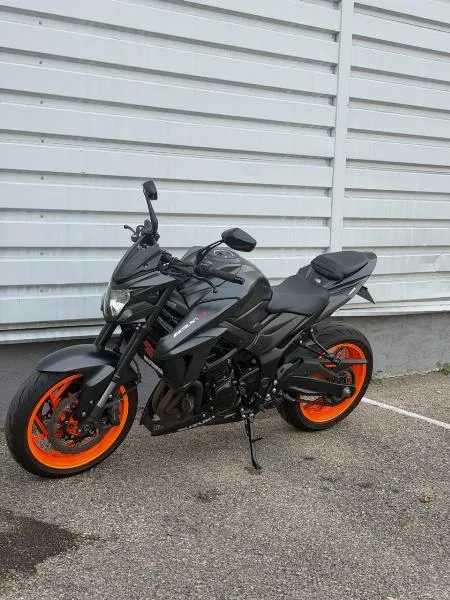GSXS 750
