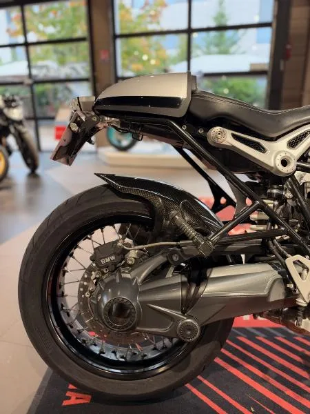 R NineT
