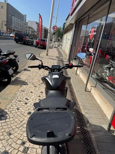 CB 125  R