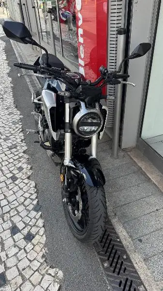 CB 125  R
