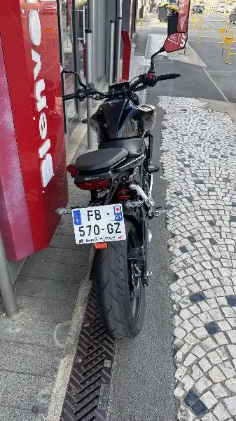 CB 125  R