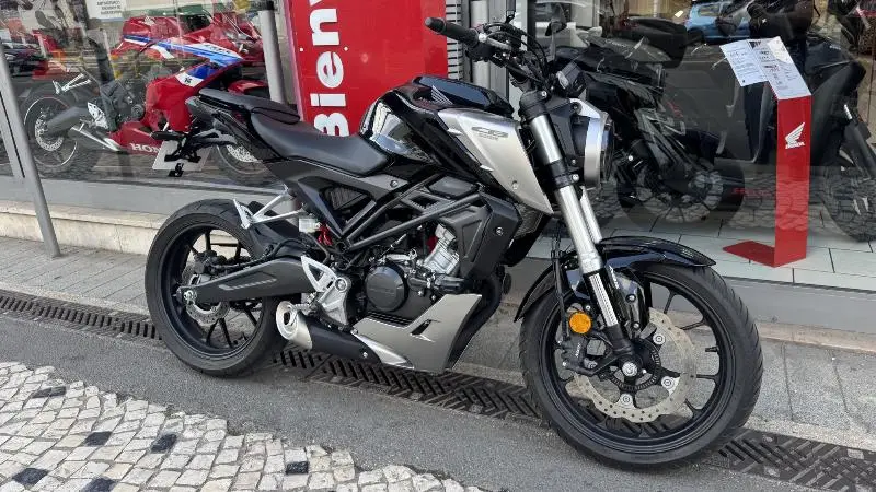 CB 125  R