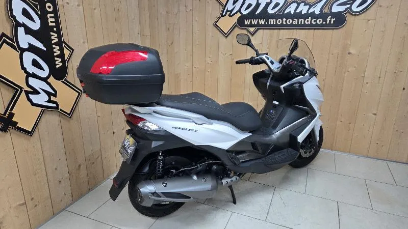 J300