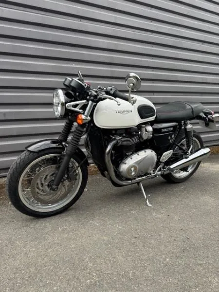 THRUXTON 1200