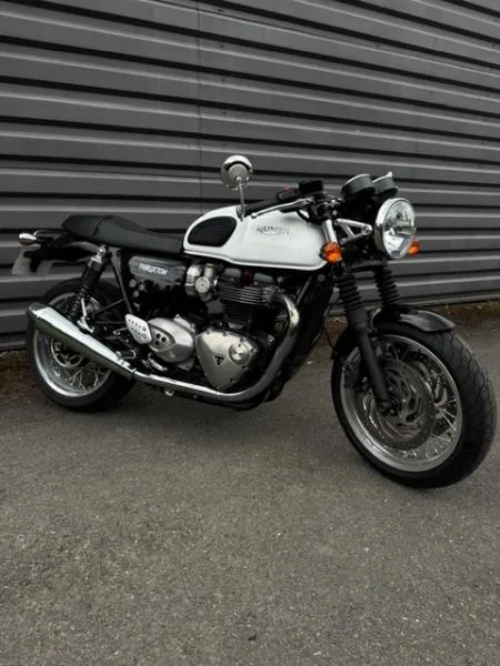 THRUXTON 1200