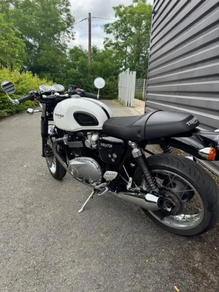 THRUXTON 1200
