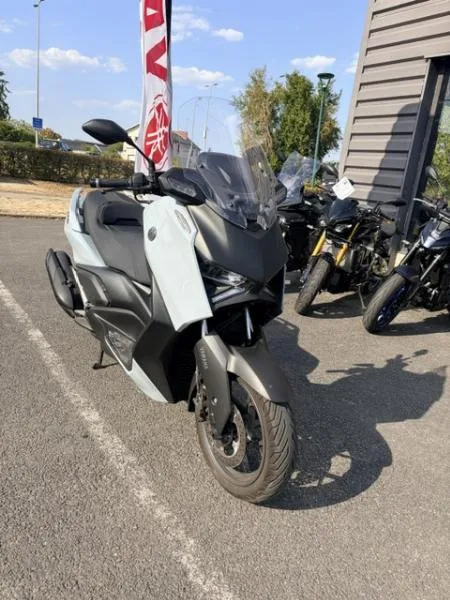 XMAX 125 TECH MAX