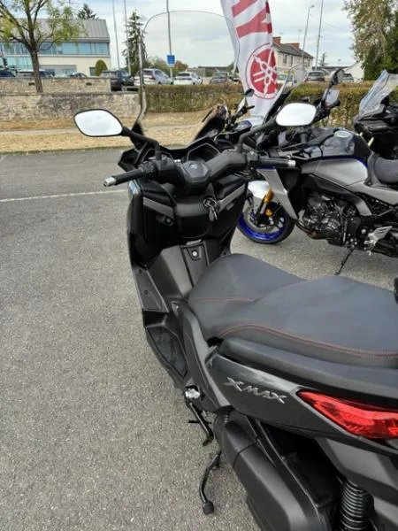 XMAX 125