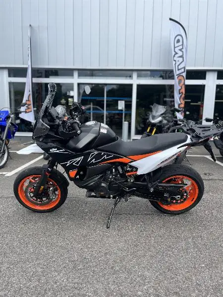 890 ADVENTURE SMT