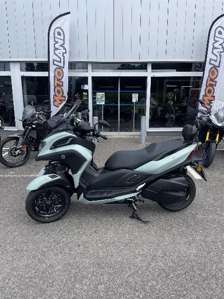 TRICITY 300