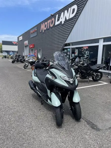 TRICITY 300