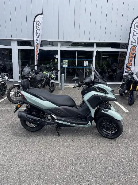 TRICITY 300