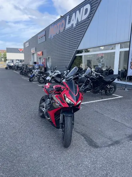 CBR 650  R