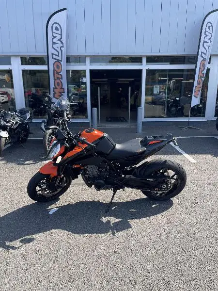 890 DUKE L