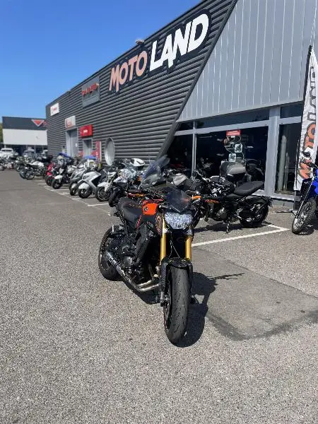 MT09