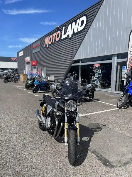 CB 1100