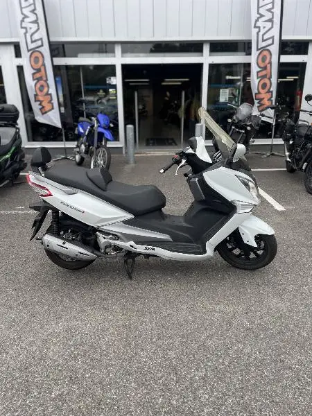 GTS 125 I