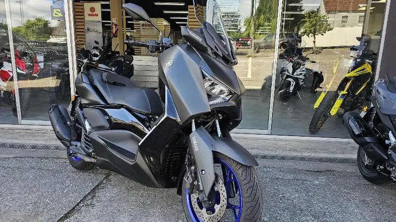XMAX 125