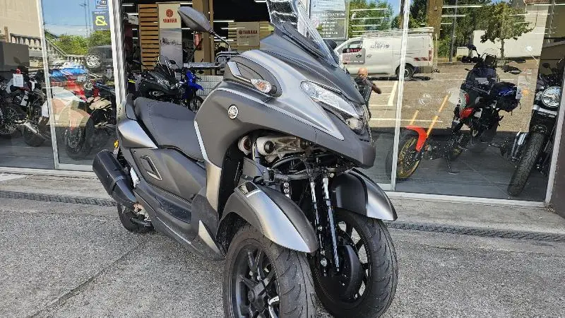 TRICITY 300