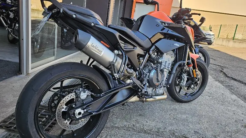 890 DUKE