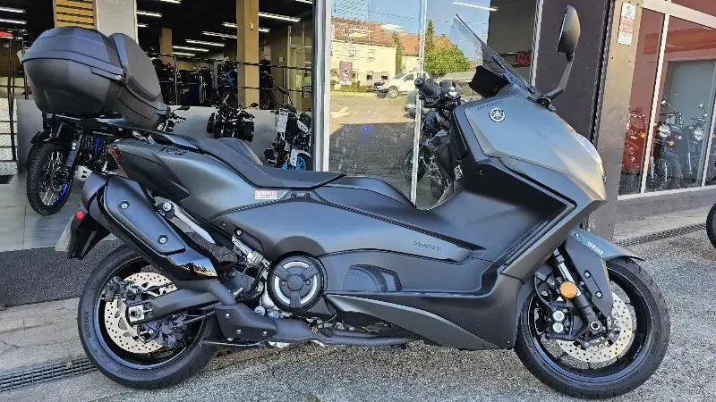 XP TMAX 560