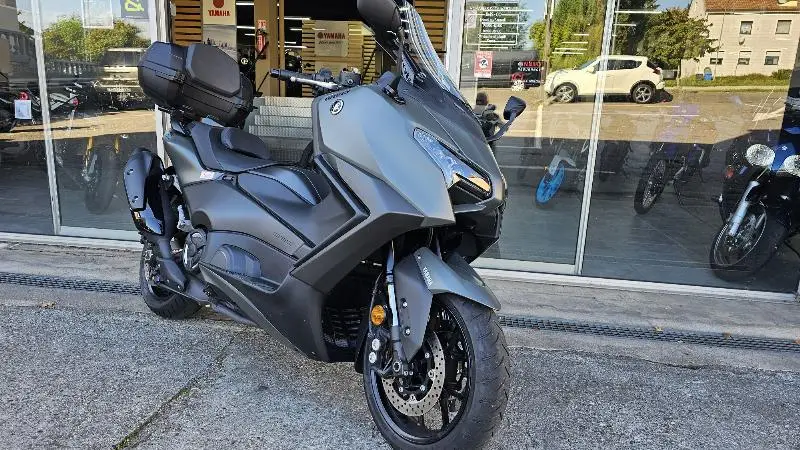XP TMAX 560