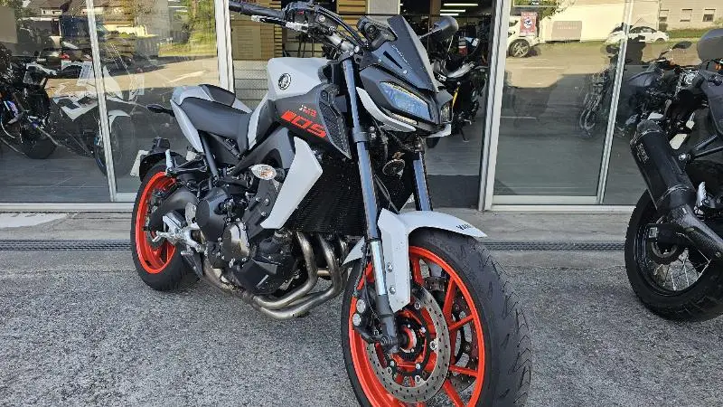 MT09