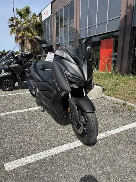 XMAX 125