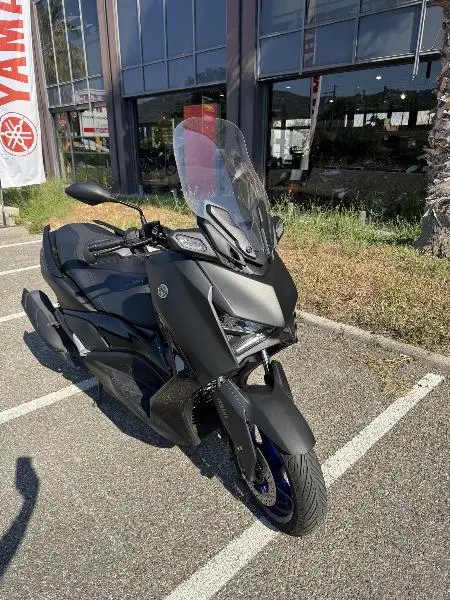 XMAX 125