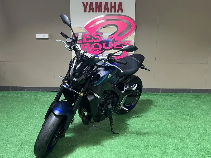 MT09
