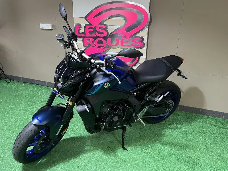 MT09