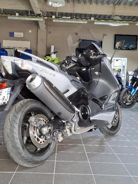 XP TMAX 560