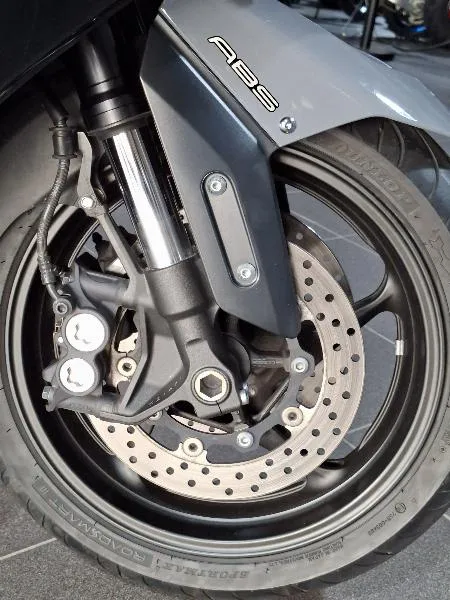 XP TMAX 560
