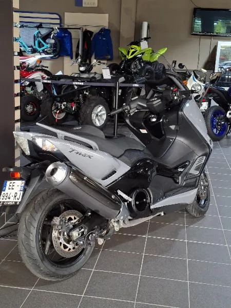 XP TMAX 560