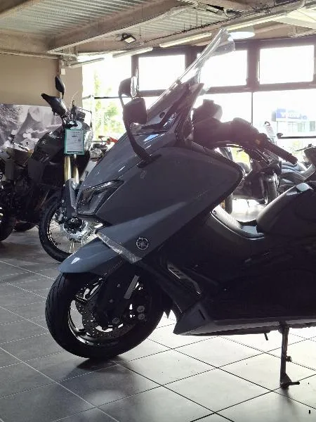 XP TMAX 560