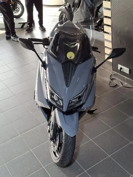 XP TMAX 560