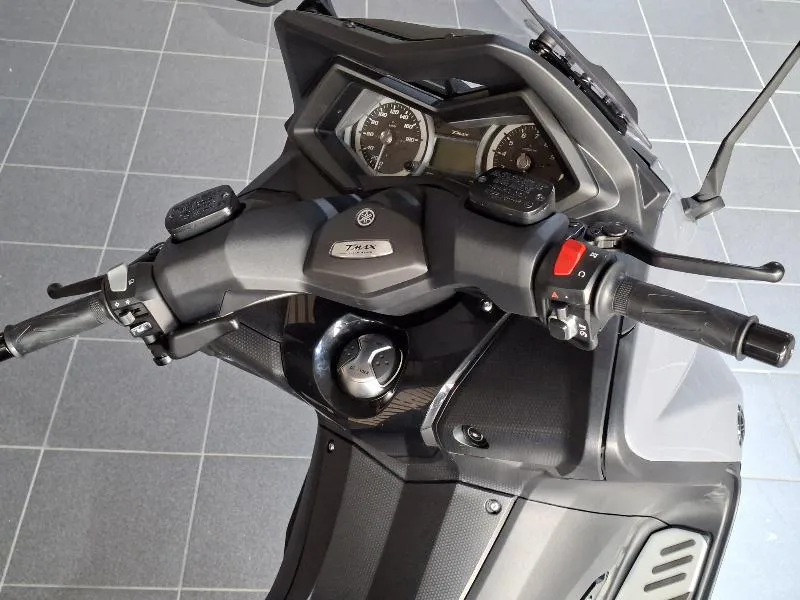 XP TMAX 560